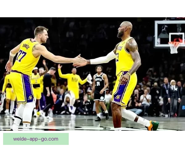 湖人横扫骑士迎四连胜 东契奇复出豪取42分哈登贡献17分